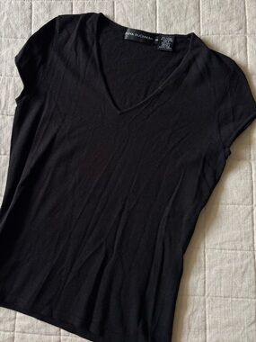 Dana Buchman Black V-Neck Short Sleeve Top